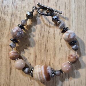 Apricot Botswana Agate Beaded Bracelet Silvertone & Gunmetal Beads EUC